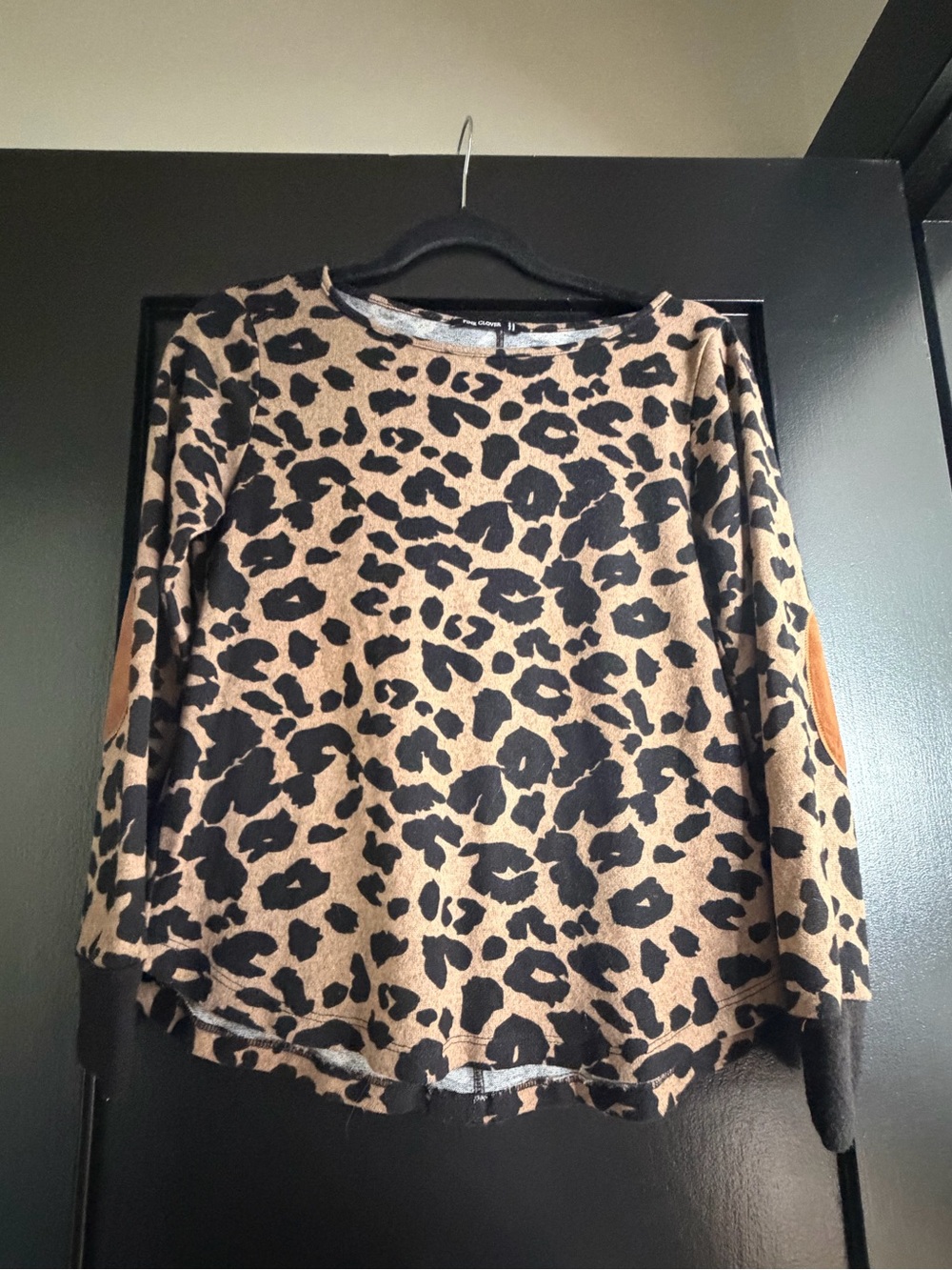 Pink Clover Leopard-Print Long Sleeve Top - Tan & Black